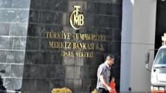 Merkez Bankası yıl sonu enflasyon hedefini 8 puan artırdı: %24