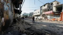 İsrail ordusu yolların, patlayıcıları etkisiz hale getirmek için kazıldığını söyledi