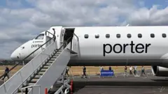 పోర్టర్ ఎయిర్‌లైన్స్‌కు చెందిన విమానం ఆగస్టు 6న విక్టోరియా నుంచి టొరంటోకు వెళ్లాల్సింది