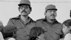 Los hermanos Ortega, juntos en una imagen de su época como dirigentes guerrilleros