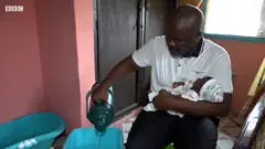 Nwoke na-asa nwa ahụ