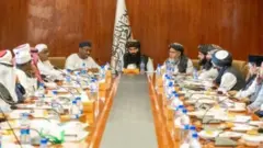 سراج الدین حقاني دا څرګندونې په کابل کې د اسلامي همکاریو سازمان له پلاوي سره لیدنه کې کړې.