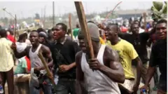 Aworan awon eeyan to mu nnkan ija dani lasiko ifẹhonuhan