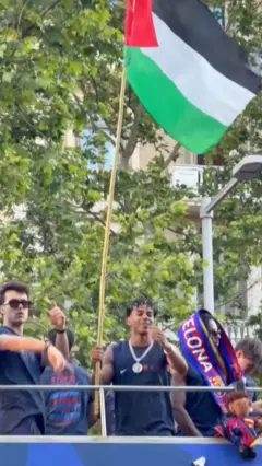 Lamin Jamal maše palestinskom zastavom