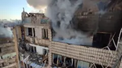 Damaged building in Kyiv, 16 March