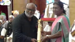 రాష్ట్రపతి ద్రౌపది ముర్ము చేతుల మీదుగా పద్మశ్రీ అందుకున్న సంగీత దర్శకుడు ఎంఎం కీరవాణి