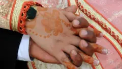 Hannun mace da namiji