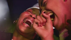 ክልተ ብሓባር ዝስሕቓ ዘለዋ ደቂ ኣንስትዮ
