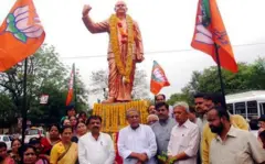 श्यामा प्रसाद मुखर्जी की प्रतिमा 