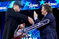 O bilionário Elon Musk e o presidente argentino Javier Milei: ambos em ofensiva contra Moraes