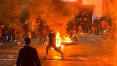 ईरान में ये विरोध प्रदर्शन बढ़ती महंगाई के ख़िलाफ़ दिसंबर के आख़िरी सप्ताह में शुरू हुआ था