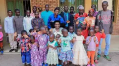 Pasteur Denise Nkurunziza ari kumwe n'abana arera