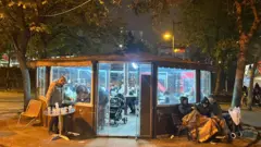 Avcılar'da sokakta geceleyenler. 