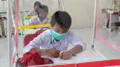 Abana muri Indonesia bari gukora ikizamini hirinzwe Covid-19