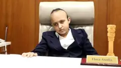 11 વર્ષની ફ્લોરા