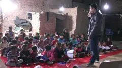 Večernja škola u Pakistanu za decu koja rade