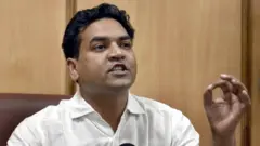 कपिल मिश्रा की मौजूदगी की वजह से किताब के प्रकाशक ने हाथ खींचे
