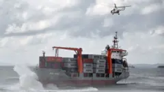 Для спасения экипажа был направлен вертолет Ми-8
