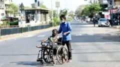 شوارع الهند خالية خلال فرض الإغلاق