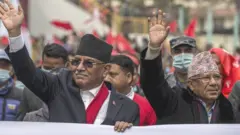 माधव नेपाल र प्रचण्ड
