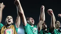 لاعبو منتخب الجزائر يحتفلون بالفوز