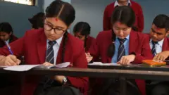 जाँचमा परीक्षार्थी