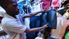 Ebe a na-ere ọbante ụmụnwaanyị