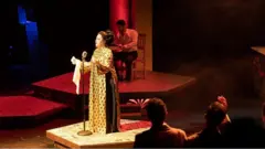 "كوكب الشرق" في مسرحية غنائية في لندن