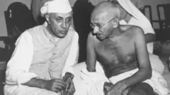 காந்தியும் நேருவும்