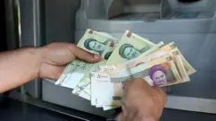 ابهام در اجرای طرح موسوم به گشایش اقتصادی در ایران