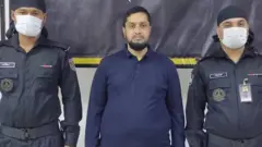 শনিবার বাড্ডায় নিজের বাসা থেকে আটক করা হয় মনির হোসেন ওরফে 'গোল্ডেন মনির'কে