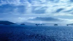 Das Schiff wurde während des Falklandkrieges angegriffen.