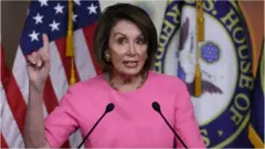Spika wa Bunge la Wawakilishi Nancy Pelosi amesema Demokrasia ya Wamarekani iko mashakani, rais anawaacha bila chaguo
