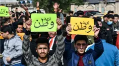 "ما وطن می‌خواهیم" هنوز یکی از شعارهای کلیدی معترضان عراقی است