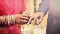 خواتین، مرد، گولڈ ڈیگر