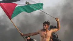 فلسطينيون أثناء مظاهرة