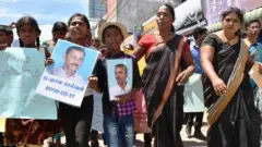 இலங்கையில் காணாமல் ஆக்கப்பட்டோர் தினத்தில் நீதி கேட்டு பேராட்டம்
