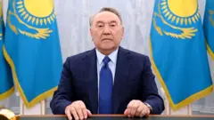 Назарбоев тартибсизликлардан сўнг илк марта кўриниш берди