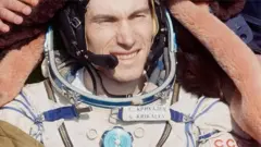Sergei Krikalev ayaa saldhiga hawada sare ku maqnaa 312 maalmood