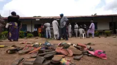 Ndị omeiwu Naịjirịa chọrọ ka ndị na-akwụ ụgwọ mgbapụta gaa mkpọrọ