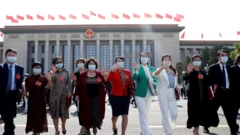去年因應新冠疫情，兩會曾延期到5月下旬，今年中國疫情受控，會議仍在往年兩會常規時間舉行。