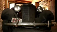 हिटलरले दिएको गाडी