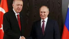 এসসিও শীর্ষ সম্মেলনে রেচেপ তাইপ এরদোয়ান এবং ভ্লাদিমির পুতিন।