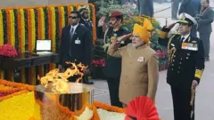 అమర జవాను జ్యోతి వద్ద ప్రధాని మోదీ