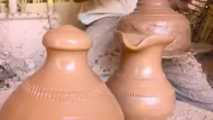 د نړۍ له وړاندې تګ سره سره لا هم په افغانستان کې خاورين لوښي په ډېرو کورونو کې کارېږي. کولالان وايي، د لوښو بڼه يو څه اوښتې او اوس ترې ډول ډول نوي لوښي جوړوي.