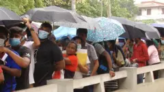 පාස්පෝර්ට් ගන්න එන අයට ආගමන විගමන පාලකගෙන් විශේෂ පණිවුඩයක්