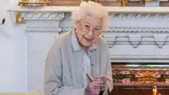 أليزابيث الثانية ملكة بريطانيا