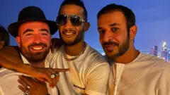 صورة محمد رمضان مع فنان إسرائيلي