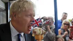 Boris Johnson come helado