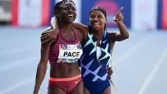 Umunye-Afrika y'epfo Prudence Sekgodiso (i buryo) n'umunye-Benin Noelie Yarigo Pace (i bubamfu) barindiriye kumenya umwanya bagize ku rubaho rwa digital nyuma yo gusiganwa imetero 800 mu bagore mw'ihiganwa rya Kip Keino Classic, riri mu rwego rwa World Athletics Continental Tour 2022, ku kibuga ca Kasarani i Nairobi.
